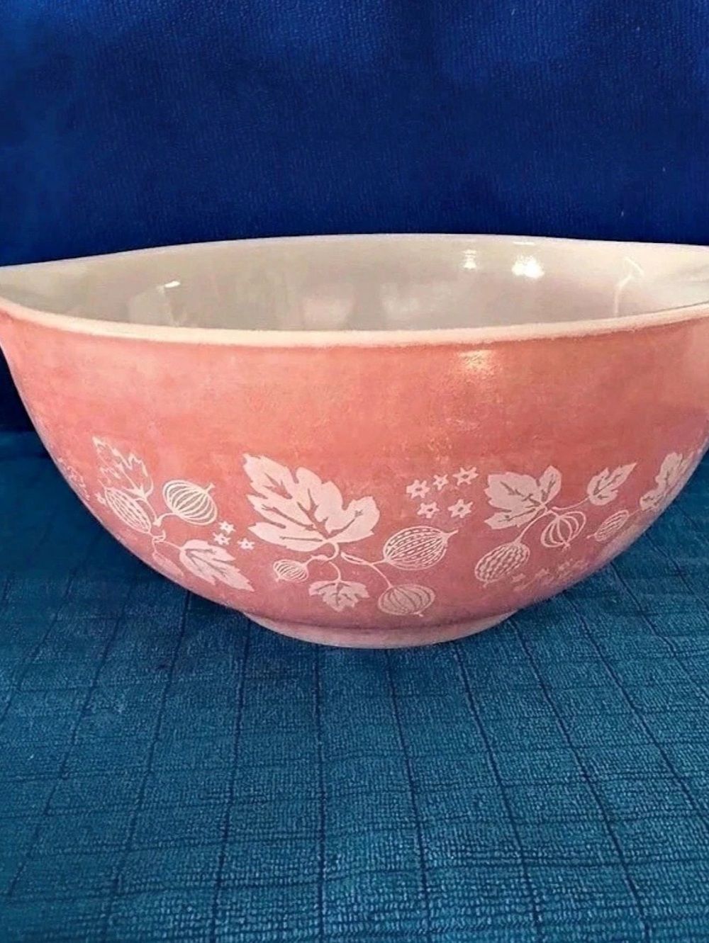 Vintage Pyrex Pink Gooseberry Cinderella Mixing Bowl - 1 1/2 quart #442